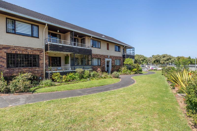 2 Bedroom Property for Sale in Bergvliet Western Cape